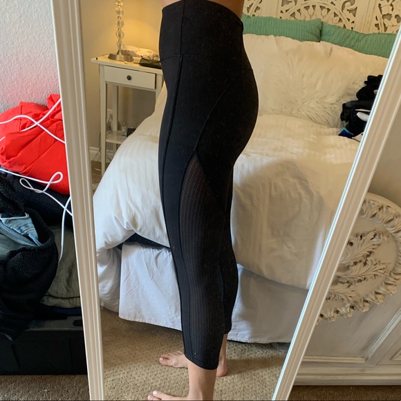 Lululemon crop legging 2 - Picture 2 of 6